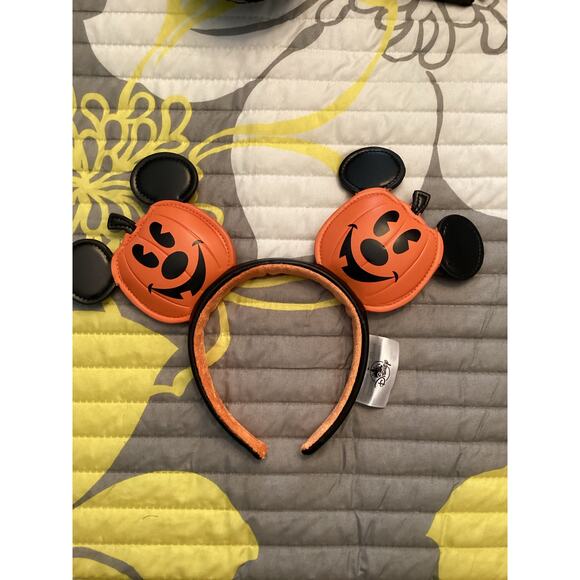 NWOT Disney Parks Mickey Mouse Halloween Jack-o’-lantern Pumpkin Ears - Picture 1 of 2